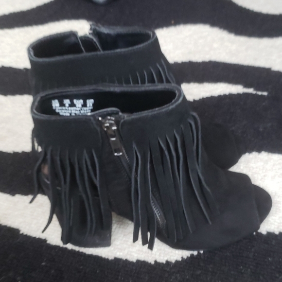 CARLOS SANTANA Jasper Black Suede Fringe Peep Toe Booties 6. - Picture 3 of 8